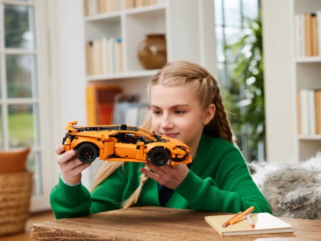 LEGO TECHNIC 42196 Lamborghini Huracán Tecnica Orange - imagine 8