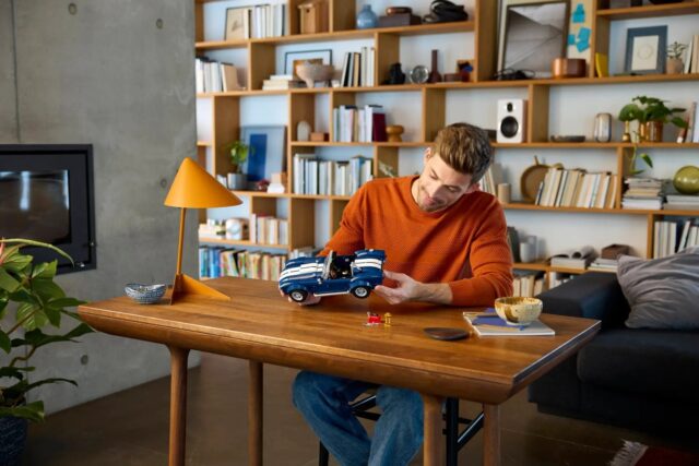 LEGO ICONS 10357 Shelby Cobra 427 S/C - imagine 15