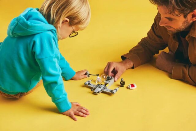 LEGO STAR WARS 75410 Mando and Grogu's N-1 Starfighter - imagine 9