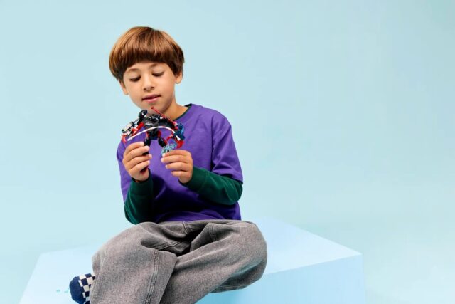 LEGO MARVEL 76337 Miles Morales Mech vs. Spider-Man 2099 - imagine 6