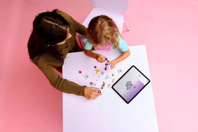 LEGO Friends 42675 Samochód dostawczy z tortem w kształcie jednorożca - imagine 10