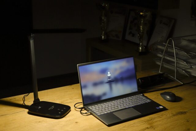 Montis Lampka biurkowa wielofunkcyjna LED MT042-BK Czarna/Black table lamp 5.7 W F - imagine 7