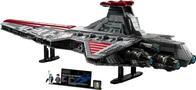 LEGO STAR WARS 75367 Venator-class Republic Attack Cruiser (Ultimate Collector Series) - imagine 10