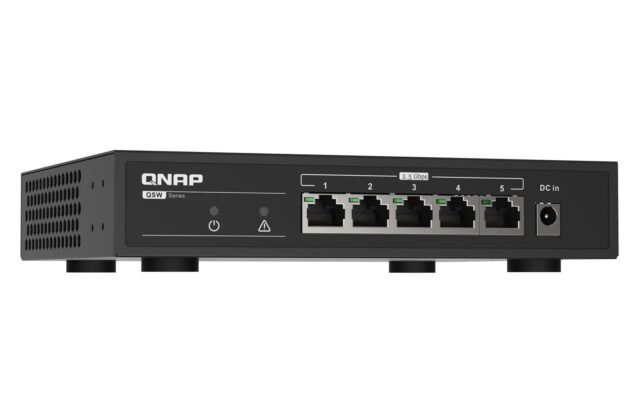 QNAP QSW-1105-5T network switch Unmanaged Gigabit Ethernet (10/100/1000) Black - imagine 3