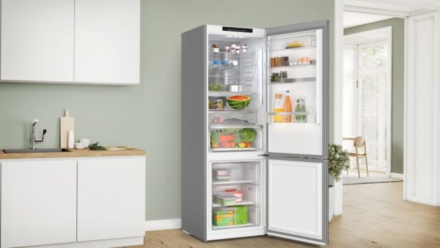 Bosch Serie 6 KGN49LBCF fridge-freezer Freestanding 440 L C Black - imagine 3