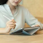 UNIQ Camden Bookcase iPad Air 10,9" (2020) peony pink Antimicrobial - imagine 7