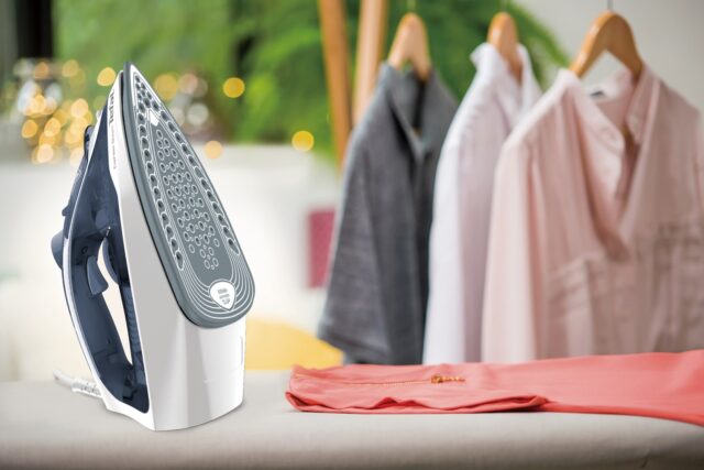 Tefal Express Steam FV2837 Dry & Steam iron Cerilium soleplate 2400 W Blue  Grey  White - imagine 3