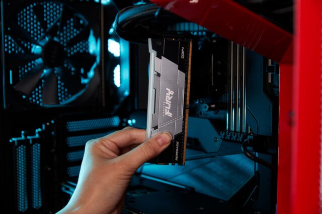 Kingston Technology FURY 16GB 3600MT/s DDR4 CL16 DIMM 1Gx8 Renegade RGB - imagine 12