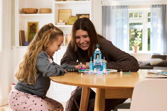 LEGO Disney Princess 43281 Lodowy zamek i kulig Elsy - imagine 7