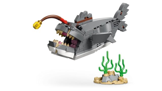 LEGO CREATOR 3 IN 1 31381 Fierce Shark with a Treasure Chest - imagine 4