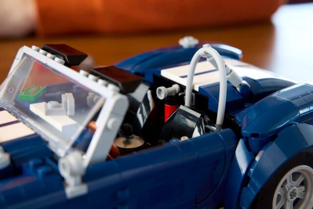 LEGO ICONS 10357 Shelby Cobra 427 S/C - imagine 11