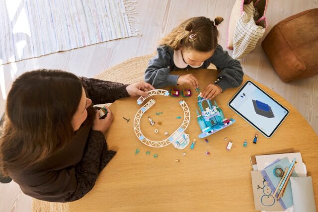 LEGO Disney Princess 43281 Lodowy zamek i kulig Elsy - imagine 10