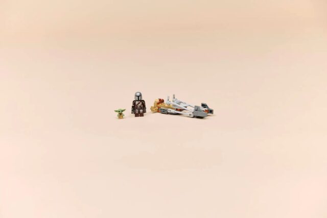 LEGO Star Wars 75436 Ścigacz Mandaloriana i Grogu - imagine 10