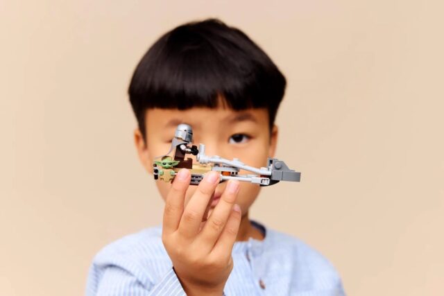 LEGO Star Wars 75436 Ścigacz Mandaloriana i Grogu - imagine 8