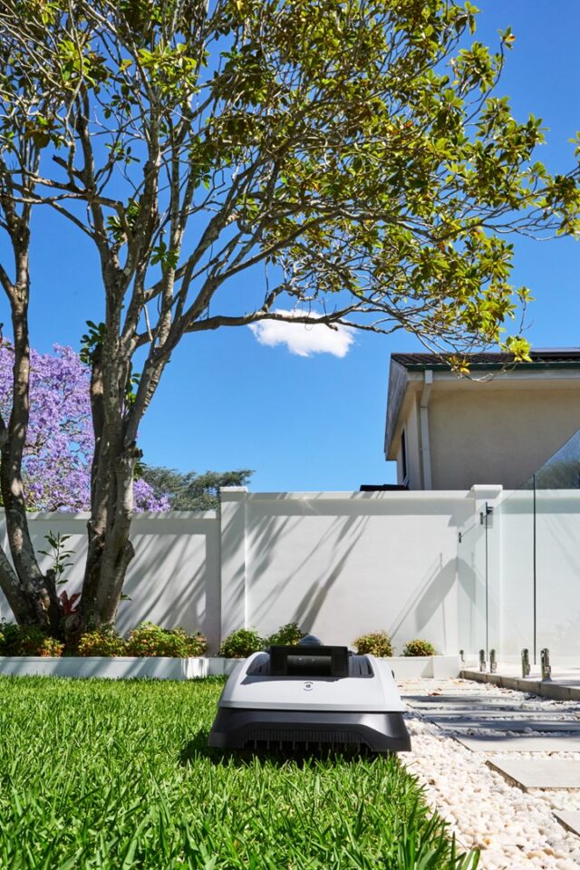 Ecovacs GOAT O500 Panorama Robotic lawn mower Battery Black  White - imagine 8