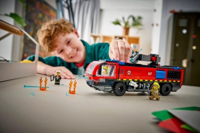 LEGO CITY 60499 Airport Fire Truck - imagine 12