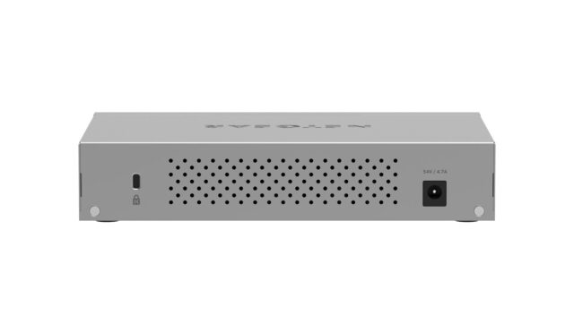 NETGEAR 8-port Ultra60 PoE++ Multi-Gigabit (2.5G) Ethernet Plus Switch Managed L2/L3 2.5G Ethernet (100/1000/2500) Power over Ethernet (PoE) Grey - imagine 6