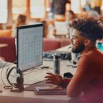 HP Poly Voyager Focus 2 Microsoft Teams Certified USB-C-C Headset +USB-C/A Adapter +Charging Stand - imagine 7