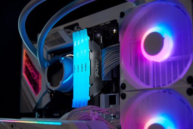 Kingston Technology FURY 16GB 3200MT/s DDR4 CL16 DIMM 1Gx8 Renegade RGB - imagine 7