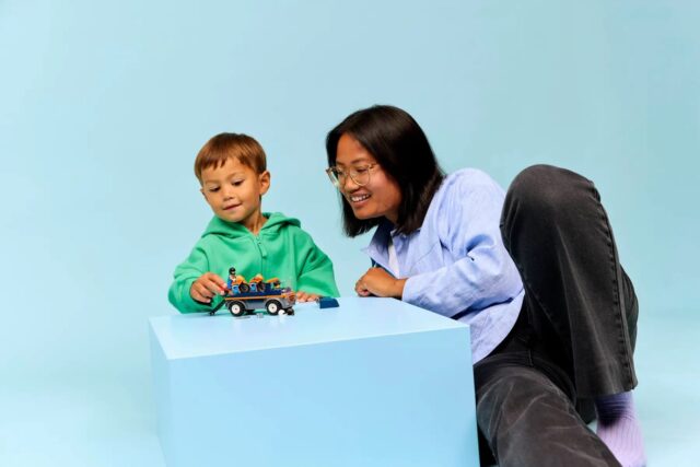 LEGO CITY 60491 Motorcycle Transporter - imagine 9