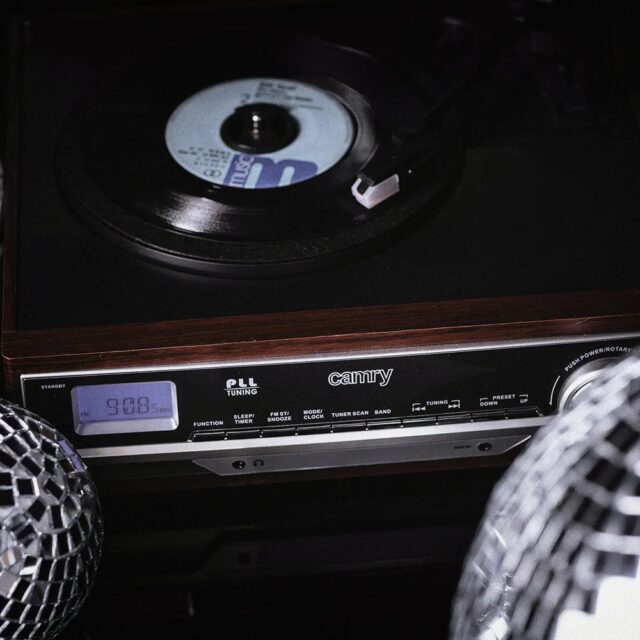 Camry Premium CR1113 Belt-drive audio turntable Black  Chrome  Wood Semi Automatic - imagine 8