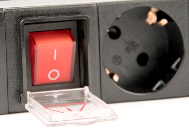 EnerGenie EG-PDU-014 Rack Power Distribution Unit (8 Schuko sockets  1U  16A  Schuko plug  3m  black color) - imagine 3