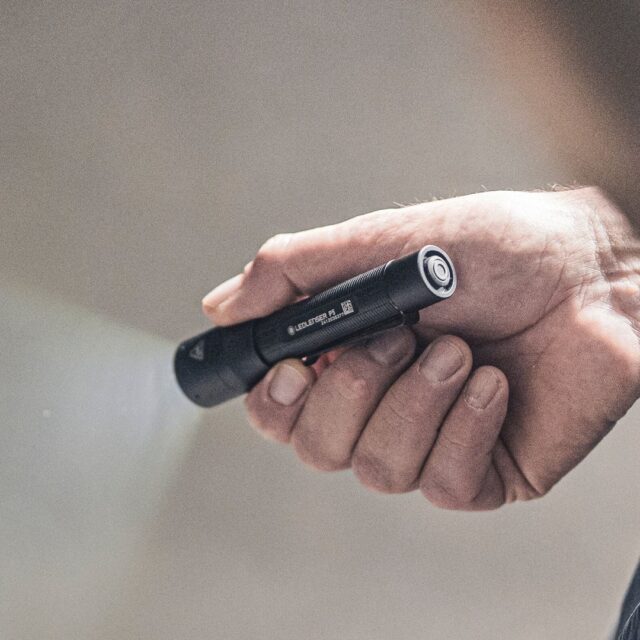 Ledlenser P5 Black Torch with clip LED - imagine 7