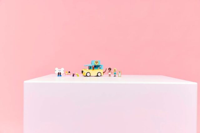 LEGO Friends 42678 Furgonetka z akcesoriami dla zwierząt - imagine 11