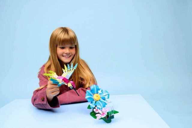 LEGO CREATOR 3 IN 1 31384 Wild Animals: Colorful Hummingbird - imagine 11