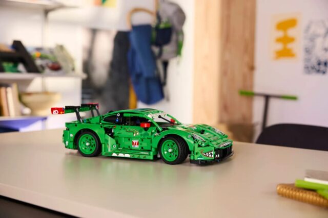 LEGO TECHNIC 42224 Porsche 911 GT3 R REXY AO Racing Car - imagine 7