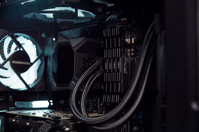 Kingston Technology FURY 16GB 3200MT/s DDR4 CL16 DIMM 1Gx8 Renegade Black - imagine 13