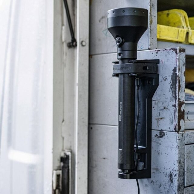 Ledlenser P21R Black Hand flashlight LED - imagine 6