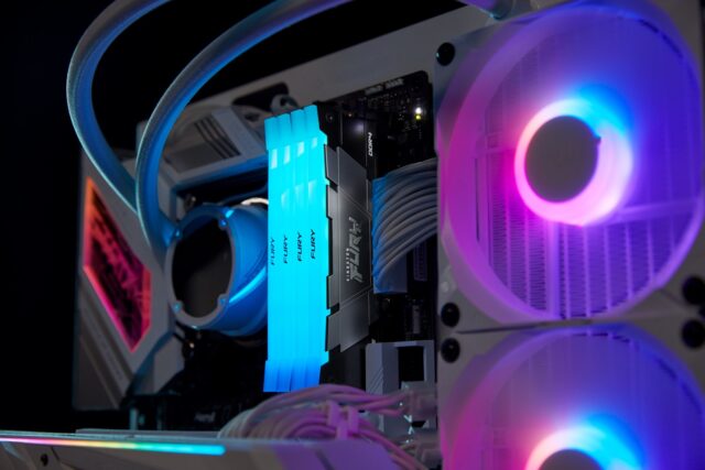 Kingston Technology FURY 16GB 3200MT/s DDR4 CL16 DIMM (Kit of 2) Renegade RGB - imagine 5