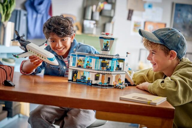 LEGO CITY 60502 Airport with Airplane - imagine 12