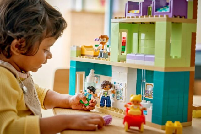 LEGO LEGO DUPLO TOWN 3w1 10470 Nowoczesny dom rodzinny - imagine 13