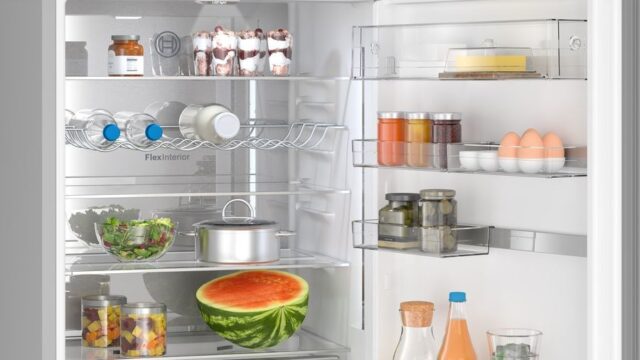 Bosch Serie 6 KGN49LBCF fridge-freezer Freestanding 440 L C Black - imagine 4