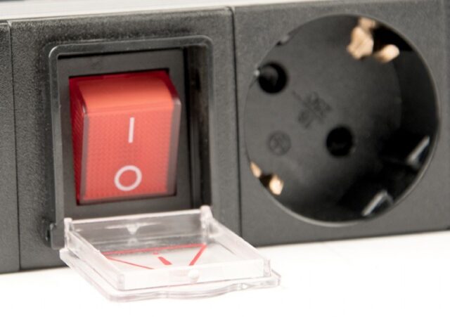 Gembird EG-PDU-014-C14 power distribution unit (PDU) 8 AC outlet(s) 1U Black - imagine 4