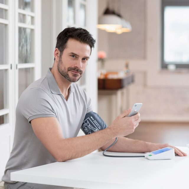 Upper arm blood pressure monitor Medisana BU 584 connect - imagine 4