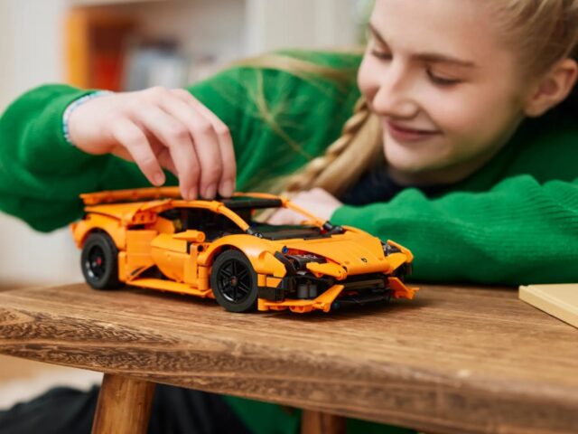 LEGO TECHNIC 42196 Lamborghini Huracán Tecnica Orange - imagine 9