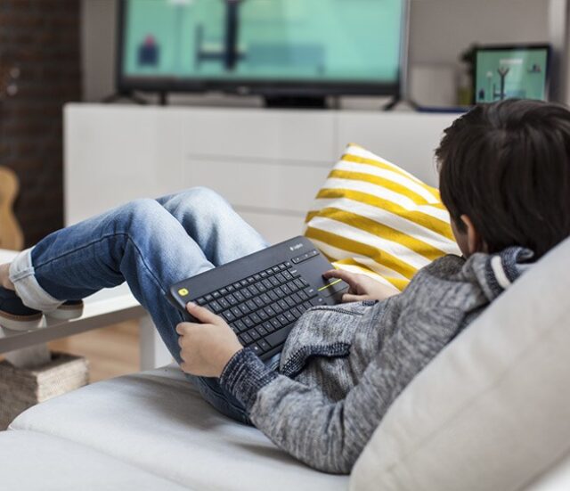 Logitech K400 Plus keyboard RF Wireless Dutch Black - imagine 6