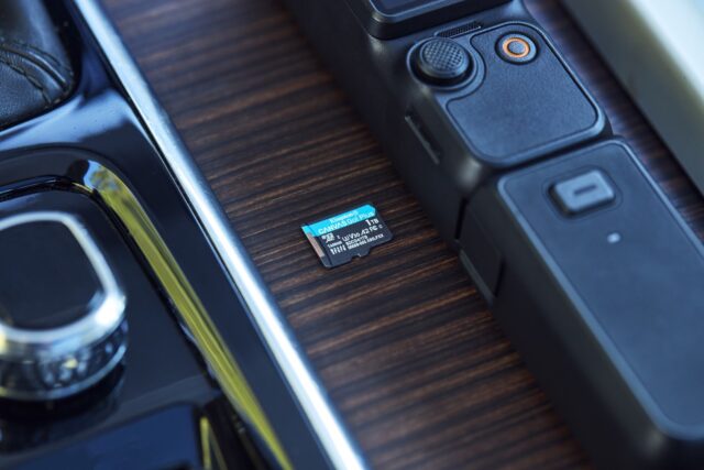 Kingston Technology 1TB microSDXC Canvas Go Plus Gen4 200MB/s A2 U3 V30 Card + Adapter - imagine 3