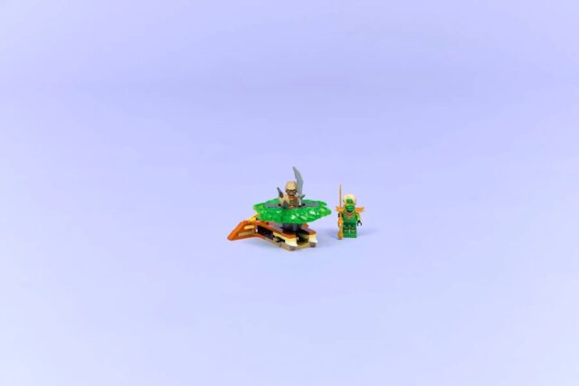 LEGO NINJAGO 71850 Lloyd vs. Elemental Monster Spinner Battle - imagine 7