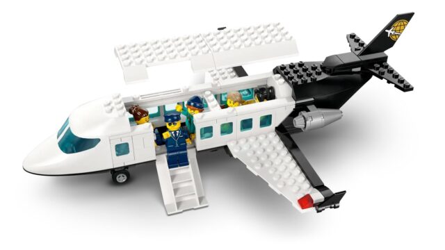 LEGO CITY 60502 Airport with Airplane - imagine 5