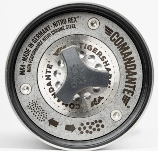 Młynek do kawy Comandante C40 MK4 Lab Series Tigershark Stone Washed - imagine 6