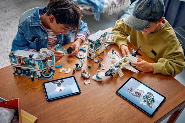 LEGO CITY 60502 Airport with Airplane - imagine 8