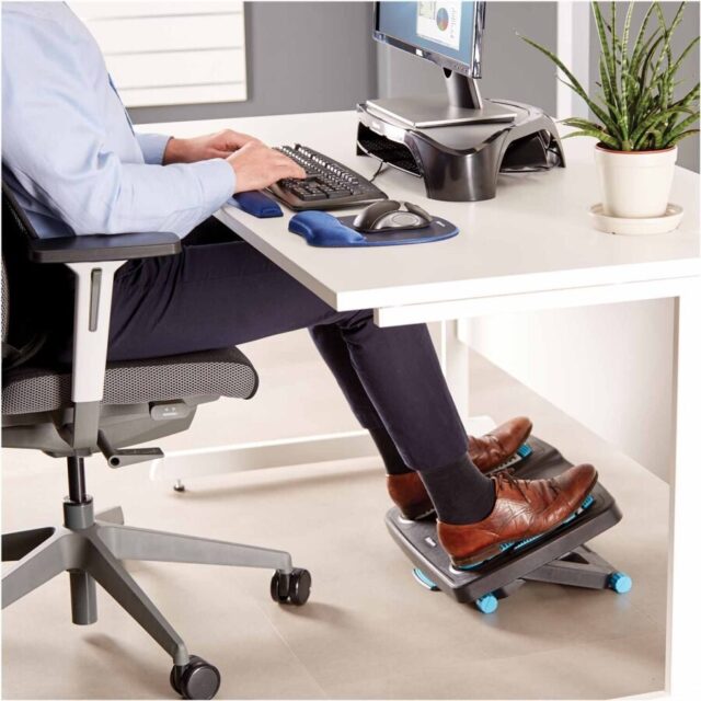 Fellowes Ergonomics energizing footrest for feet - imagine 6