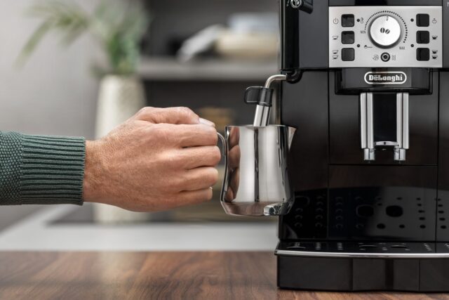 De’Longhi Magnifica S ECAM 21.110.B coffee maker Fully-auto Espresso machine 1.8 L - imagine 3