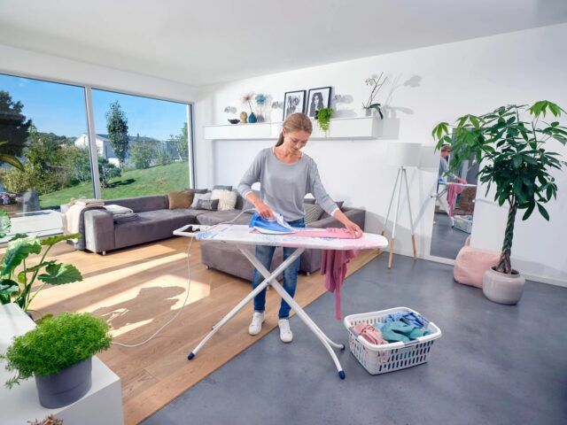 Leifheit 72610 Classic M Compact ironing board  1200 x 380 mm - imagine 4