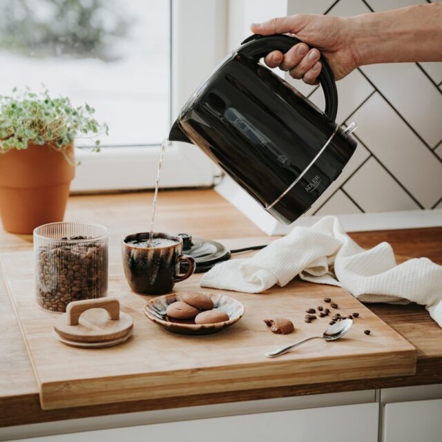 ADLER 1385B BLACK WHITE ELECTRIC KETTLE - imagine 9