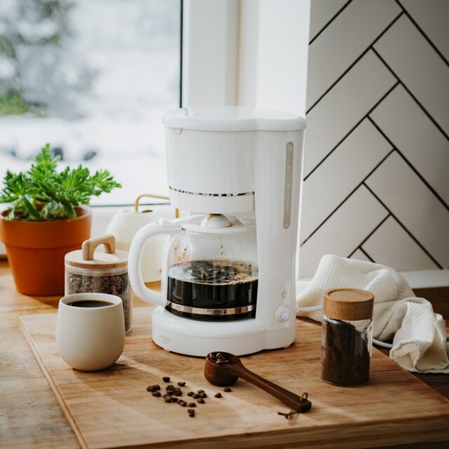 Adler AD 4383w Drip coffee maker for ground coffee 1.5 L white - imagine 10